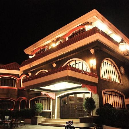 Iriga Plaza Hotel Esterno foto