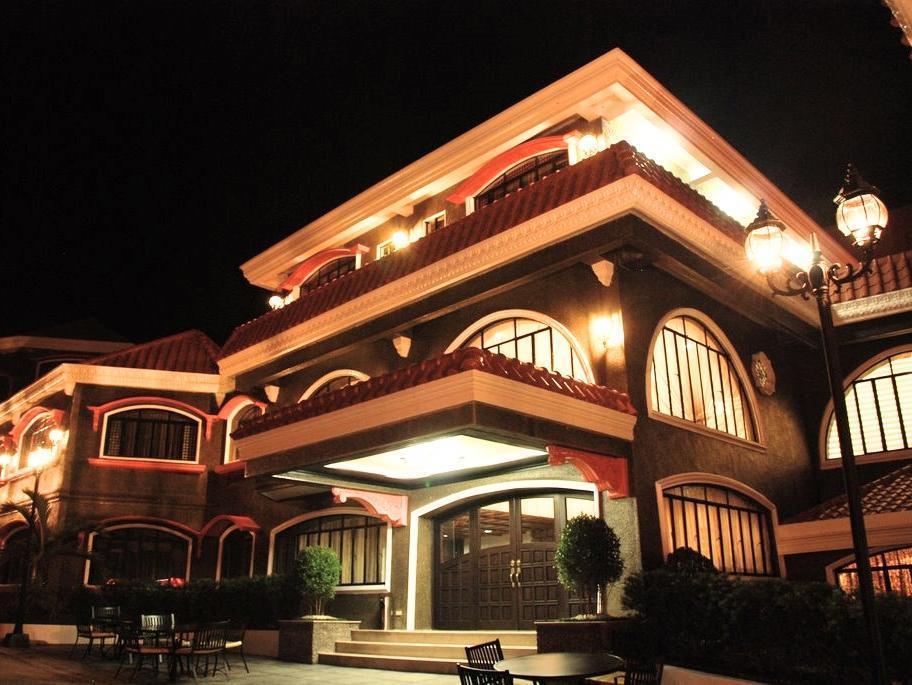 Iriga Plaza Hotel Esterno foto